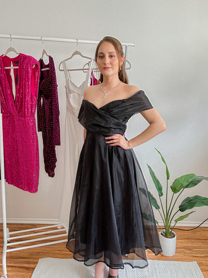 Midnight Beauty Off-the-Shoulder Organza Midi Dress – Timeless Elegance