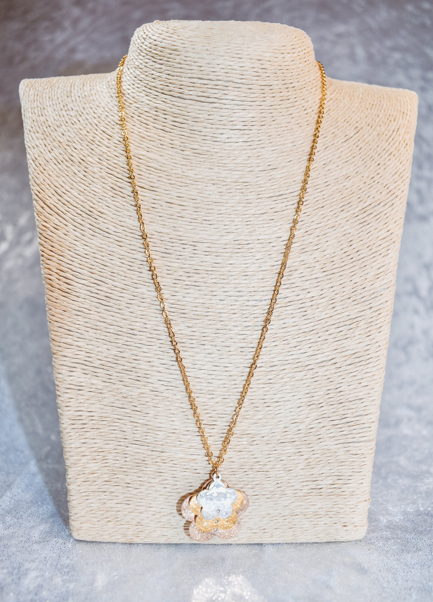Lake Flower Necklace Set