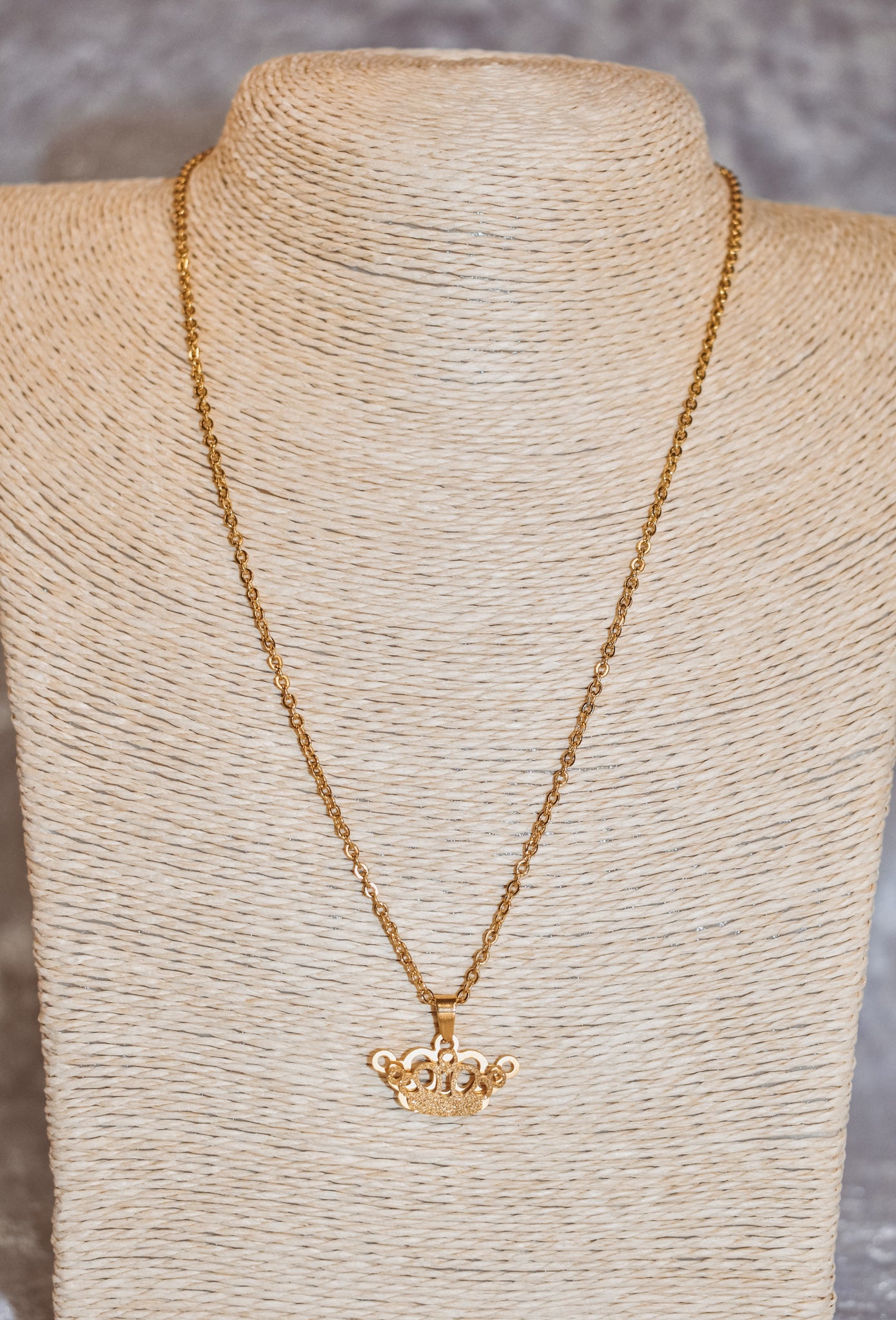 Queen necklace set
