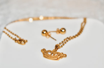 Queen necklace set