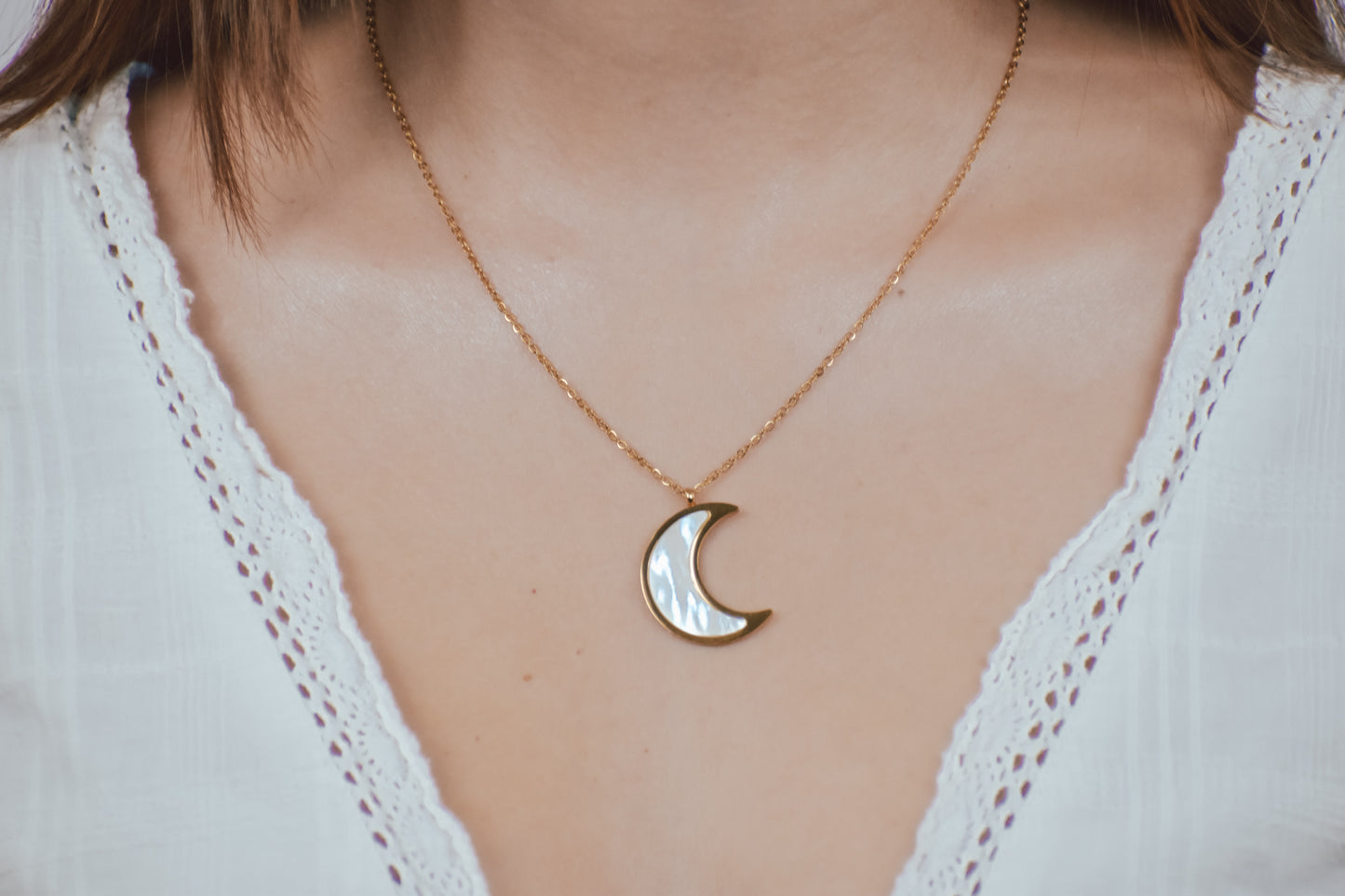 White moon necklace set
