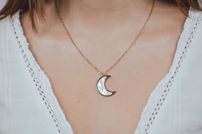White moon necklace set